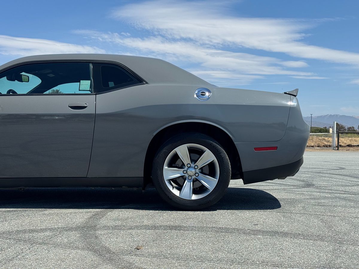 2018 Dodge Challenger SXT photo 2