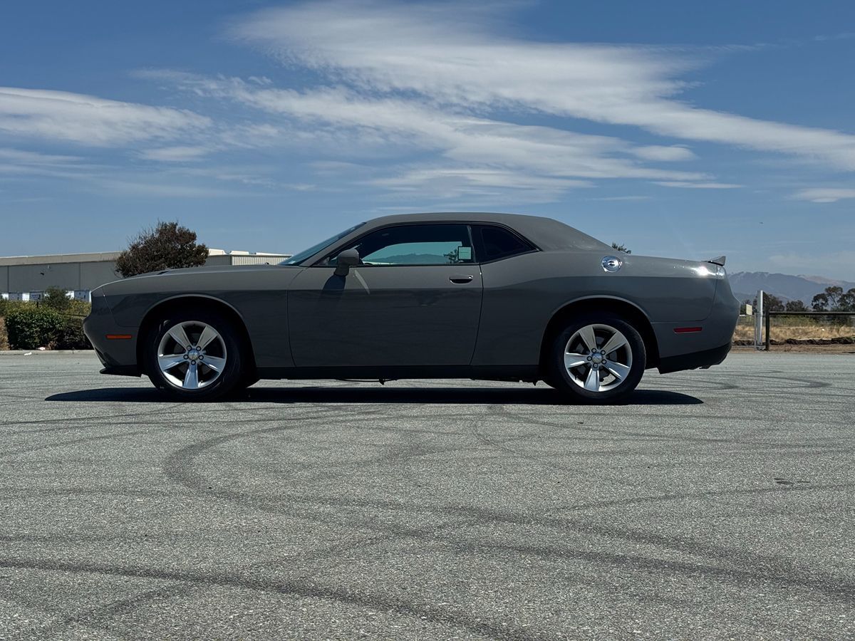 2018 Dodge Challenger SXT photo 3