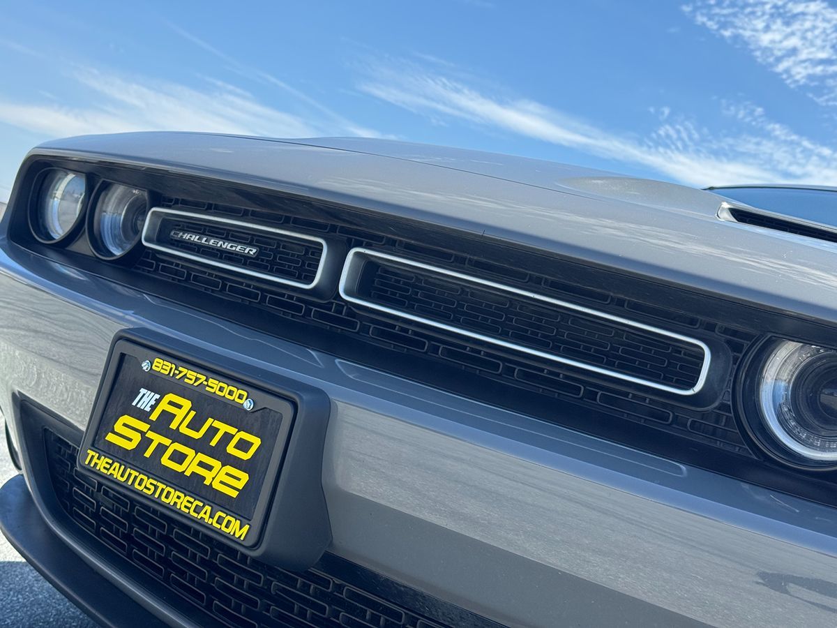 2018 Dodge Challenger SXT photo 12