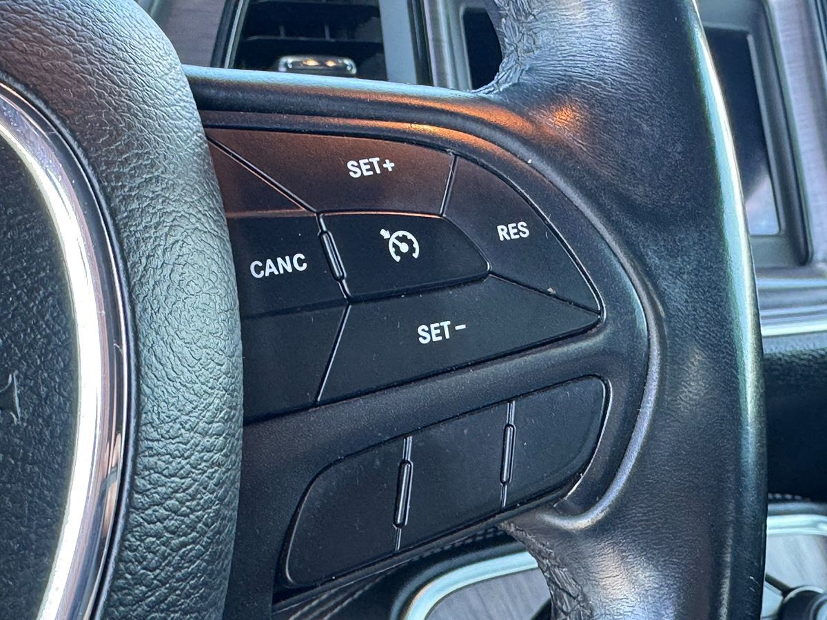 2018 Dodge Challenger SXT photo 30