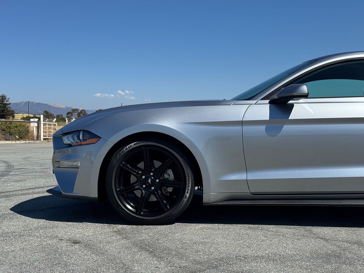 2020 Ford Mustang EcoBoost Premium photo 2