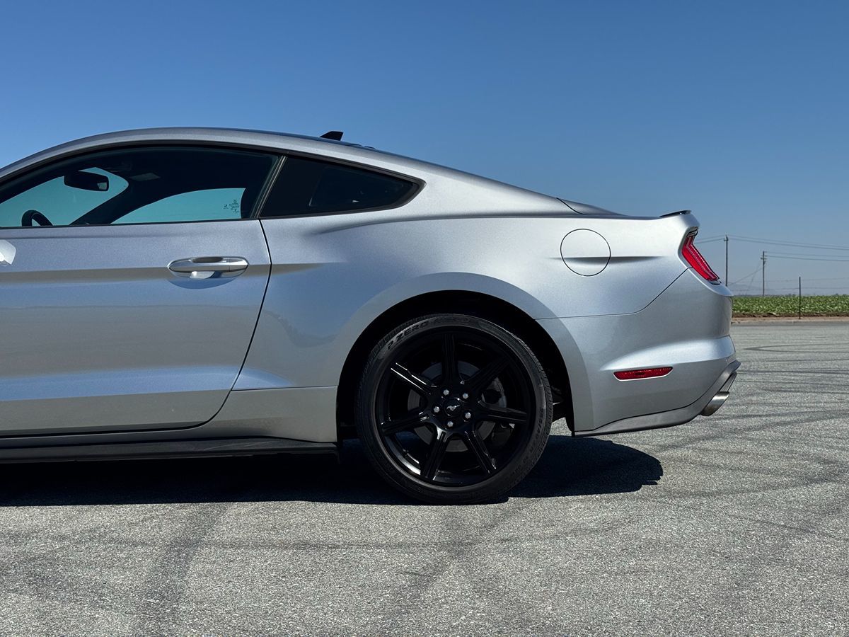2020 Ford Mustang EcoBoost Premium photo 3