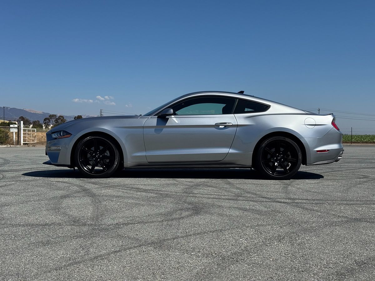 2020 Ford Mustang EcoBoost Premium photo 4