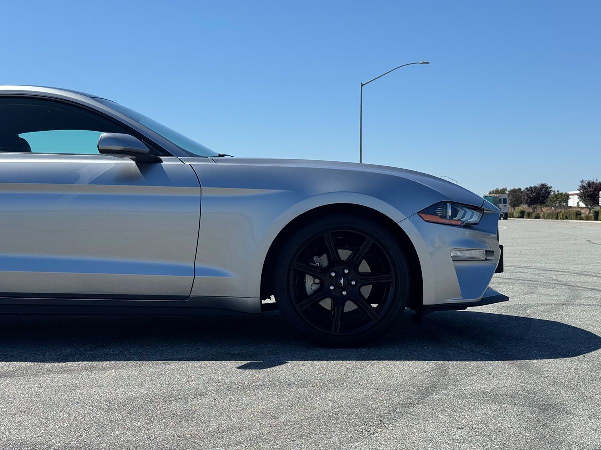 2020 Ford Mustang EcoBoost Premium photo 9