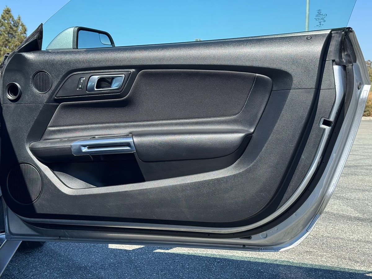 2020 Ford Mustang EcoBoost Premium photo 22