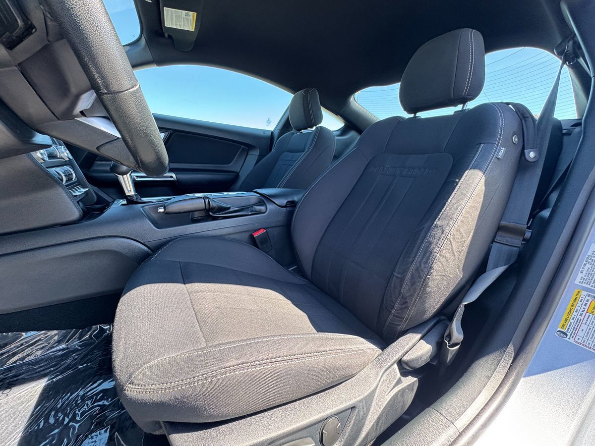 2020 Ford Mustang EcoBoost Premium photo 26