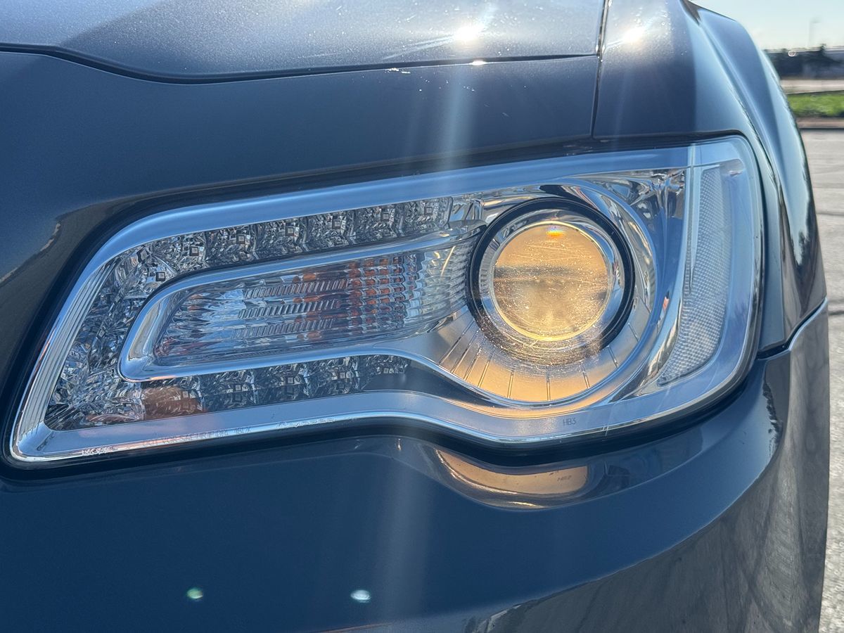2019 Chrysler 300 Touring L photo 15