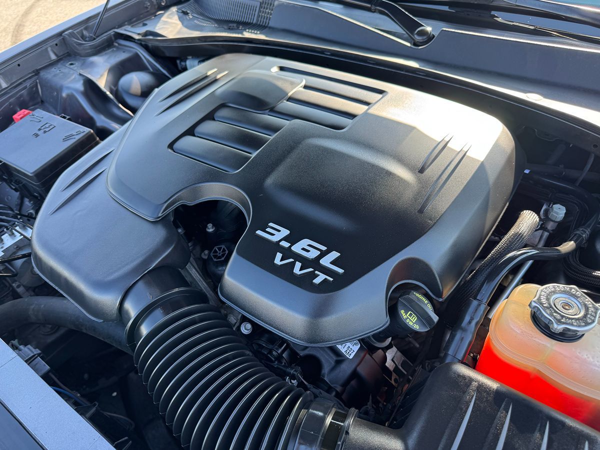 2019 Chrysler 300 Touring L photo 16
