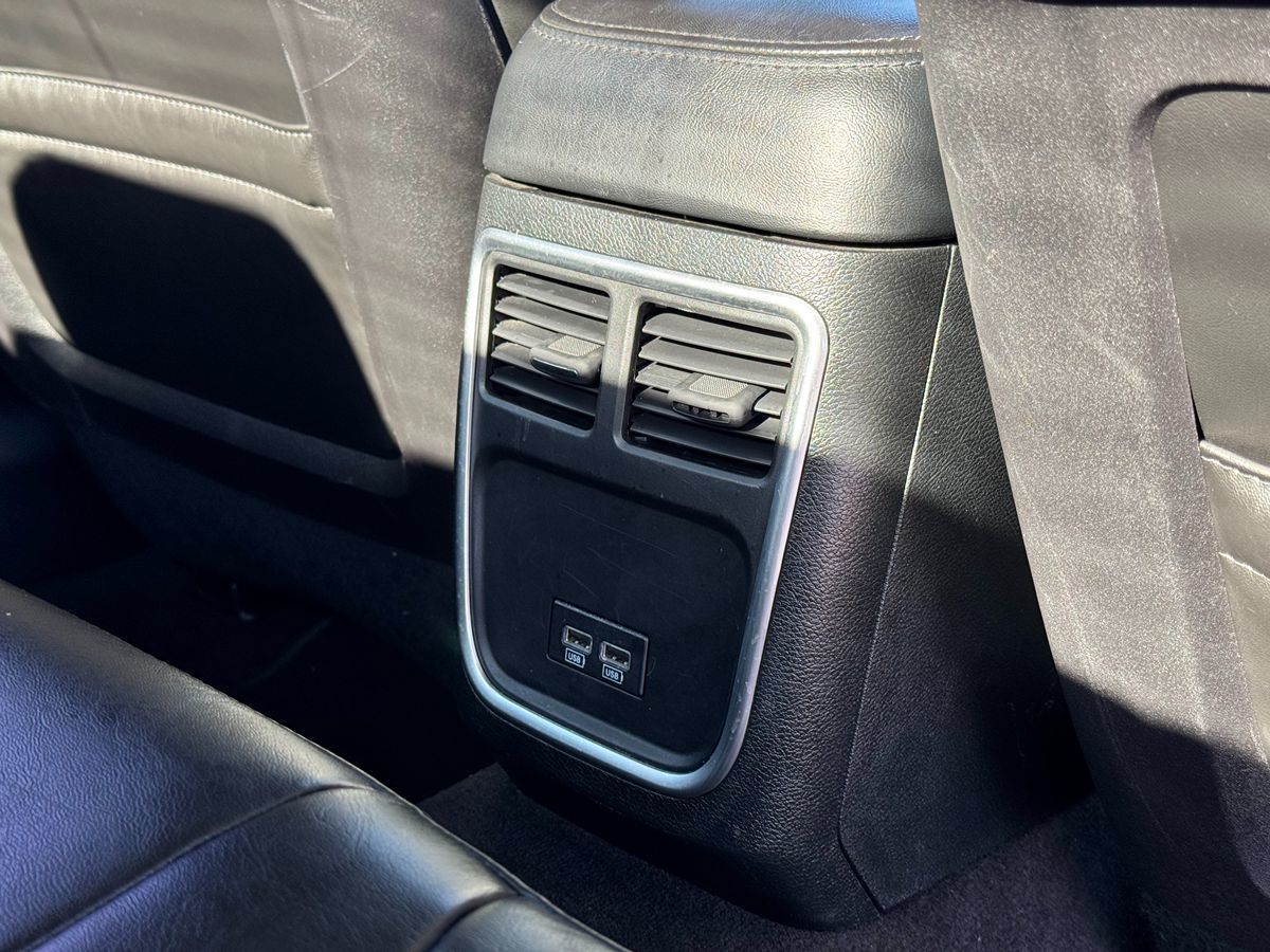 2019 Chrysler 300 Touring L photo 24
