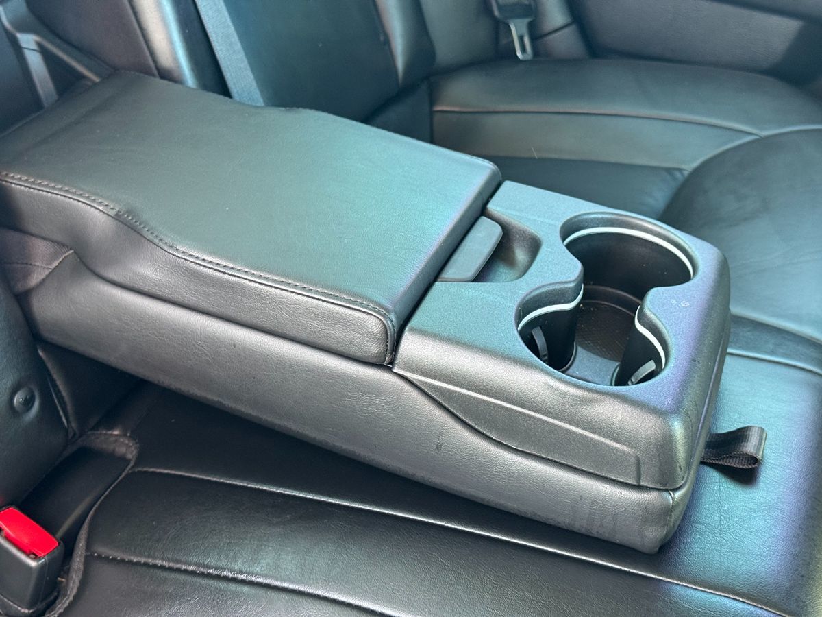 2019 Chrysler 300 Touring L photo 25