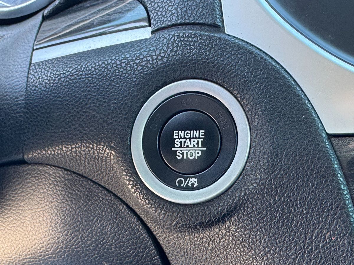 2019 Chrysler 300 Touring L photo 34
