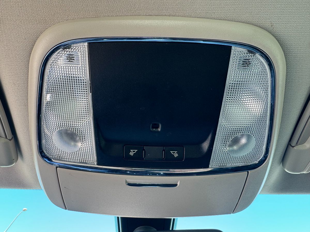 2019 Chrysler 300 Touring L photo 37