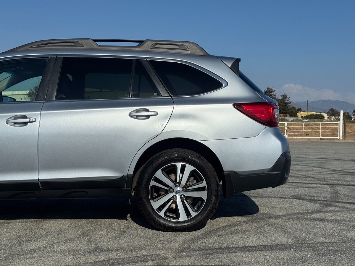 2018 Subaru Outback Limited photo 3