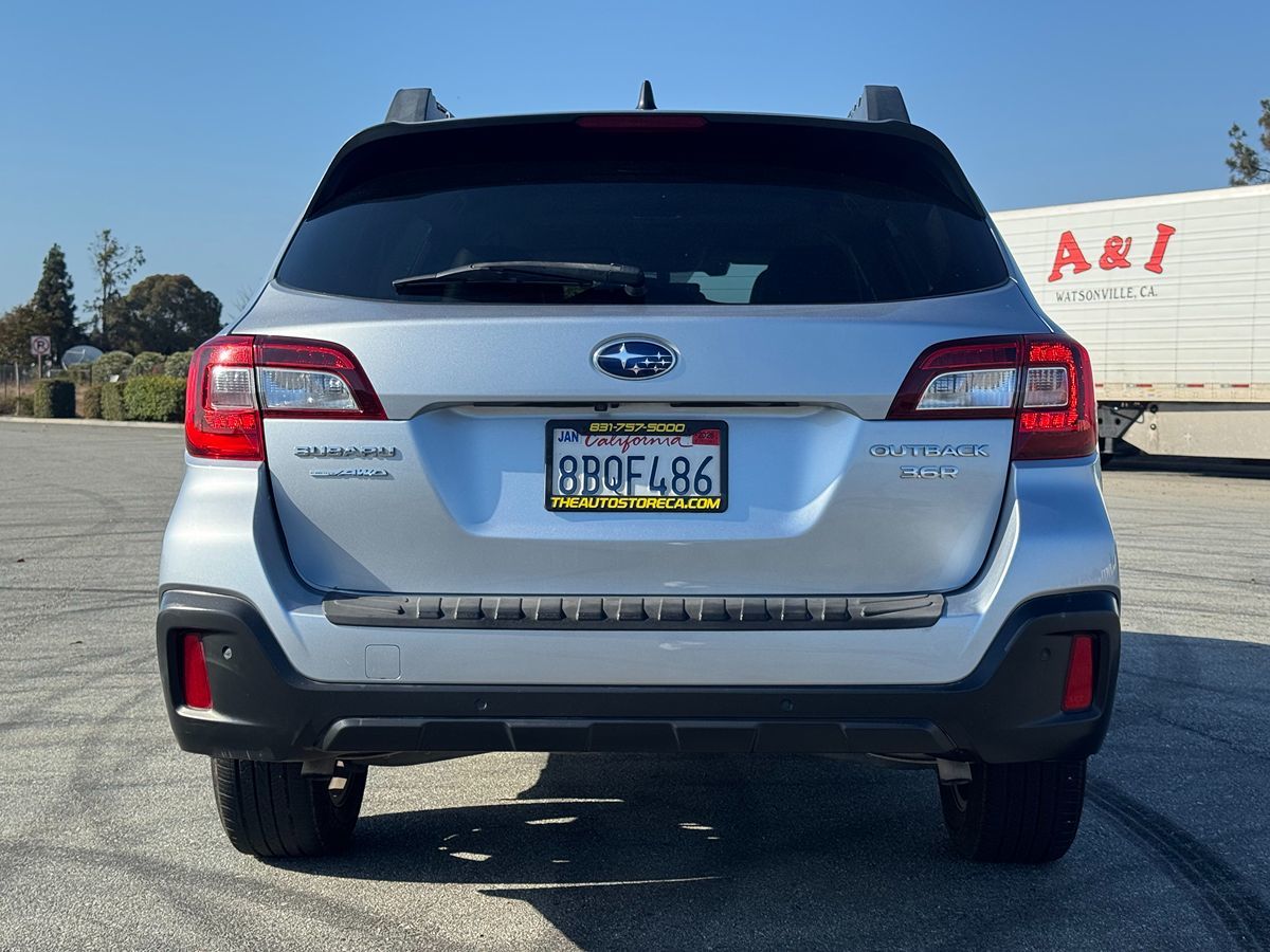 2018 Subaru Outback Limited photo 6