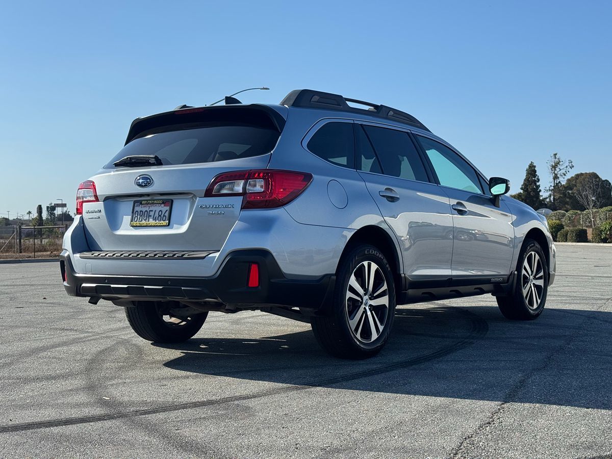 2018 Subaru Outback Limited photo 7