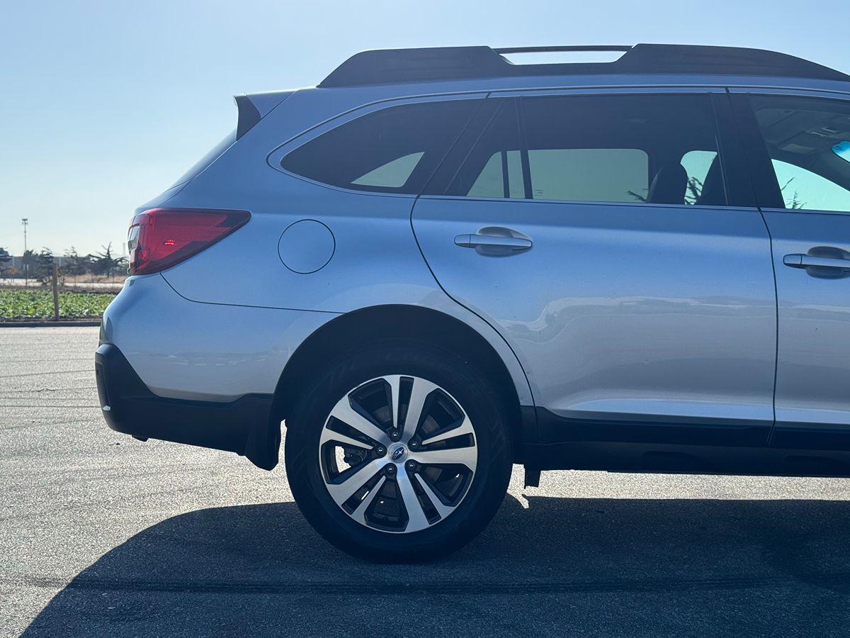 2018 Subaru Outback Limited photo 8