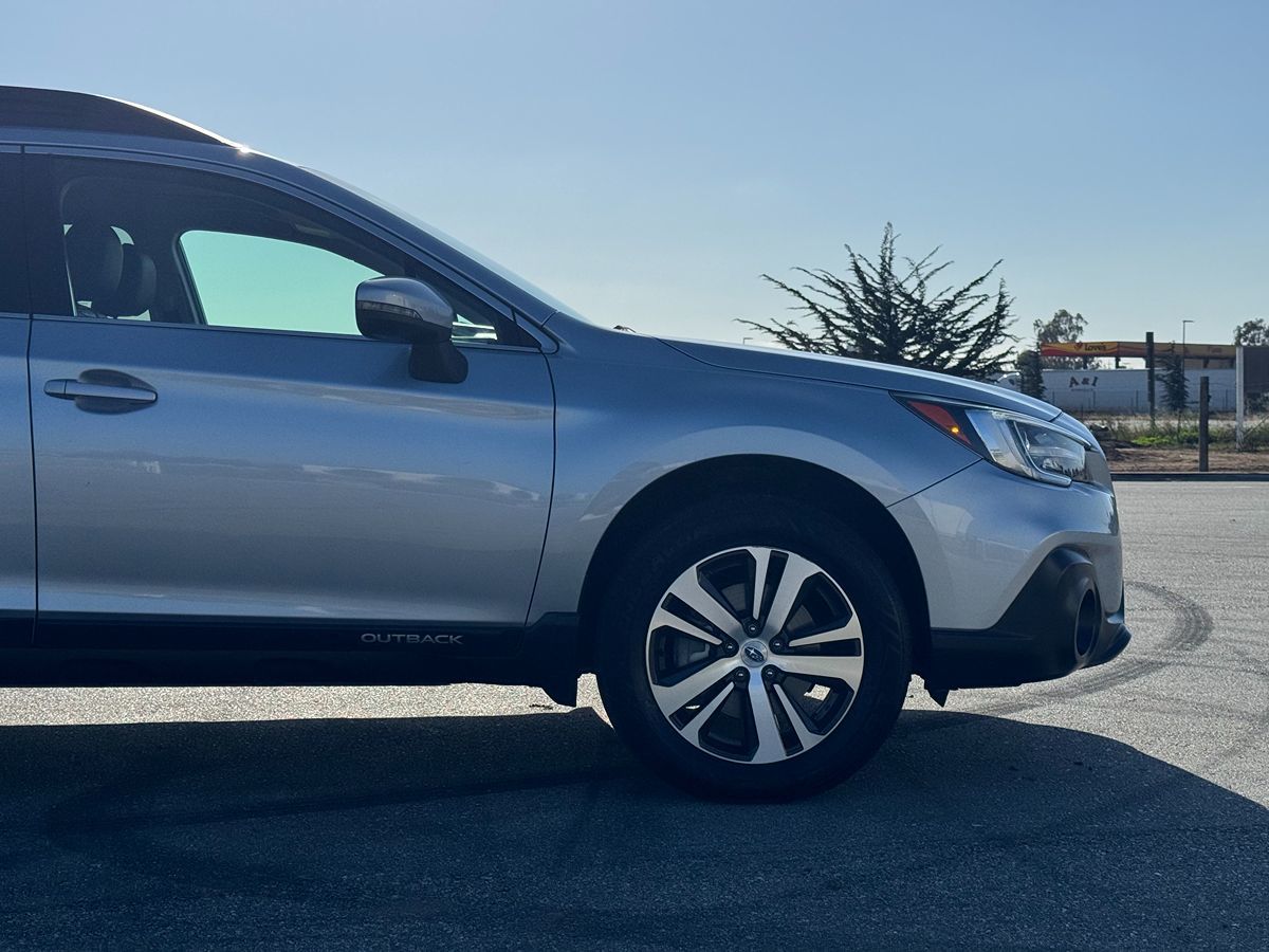 2018 Subaru Outback Limited photo 9