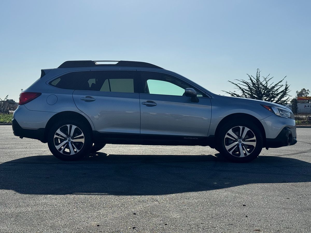 2018 Subaru Outback Limited photo 10