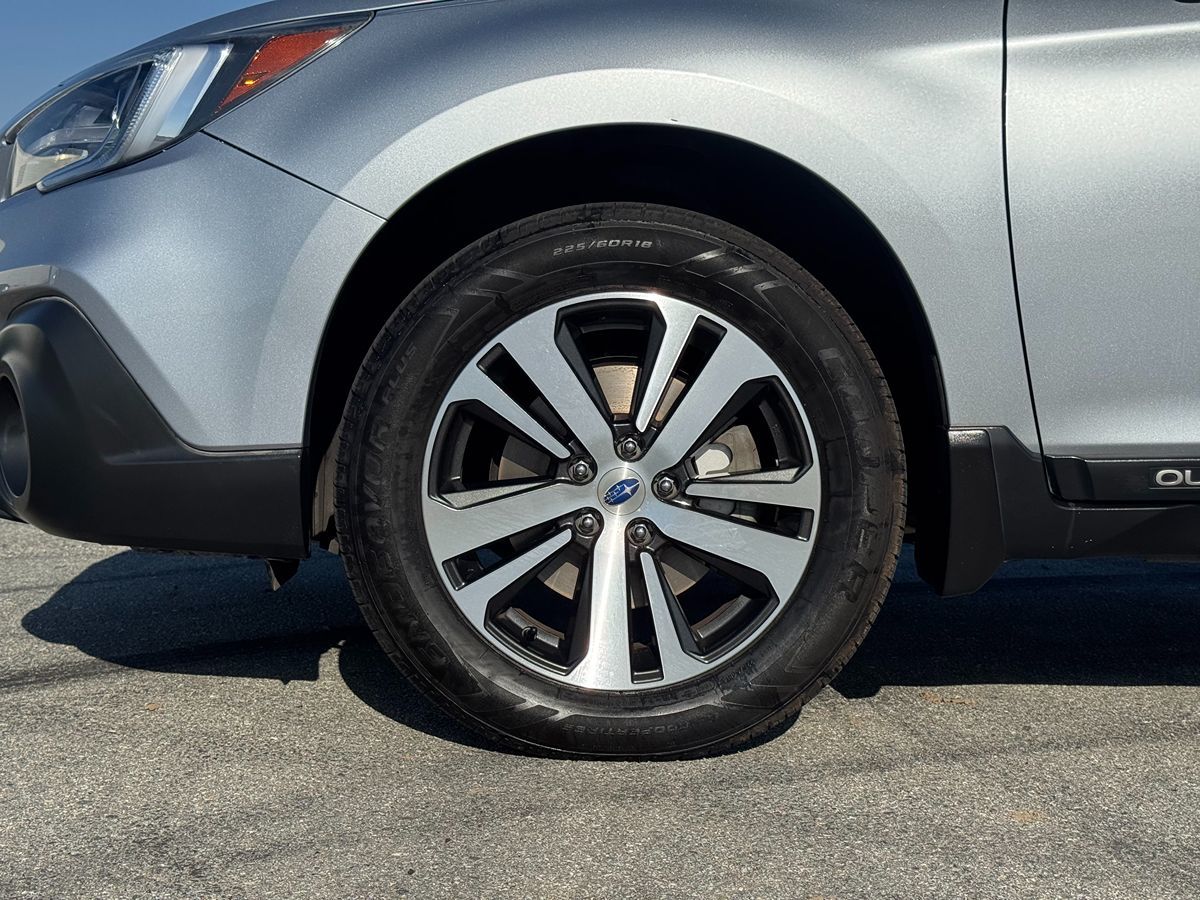2018 Subaru Outback Limited photo 15