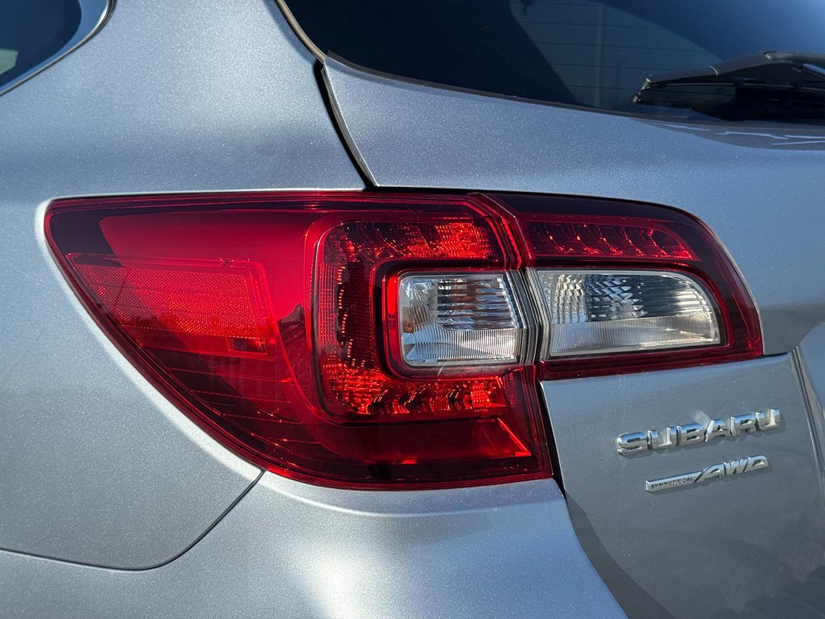 2018 Subaru Outback Limited photo 18