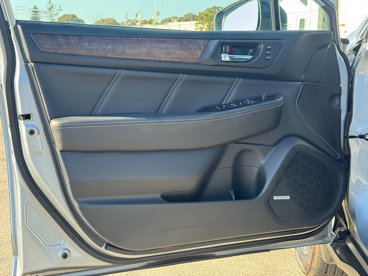 2018 Subaru Outback Limited photo 25