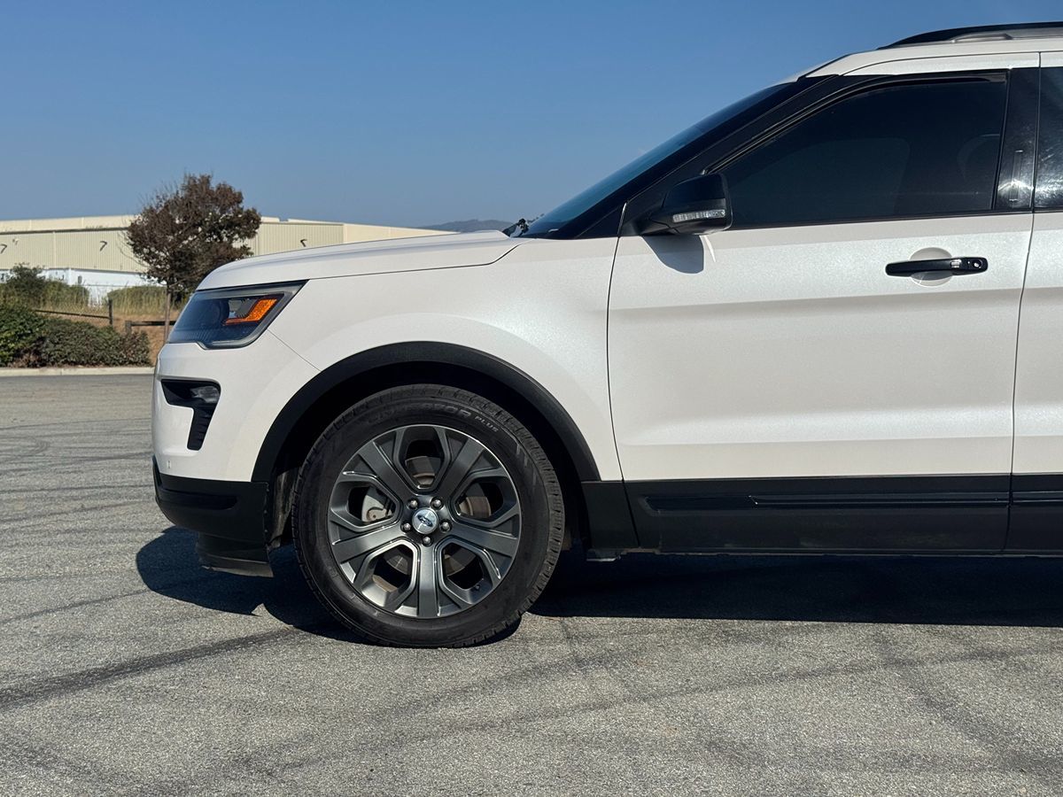 2018 Ford Explorer Sport photo 2