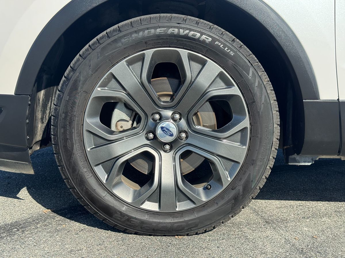 2018 Ford Explorer Sport photo 16