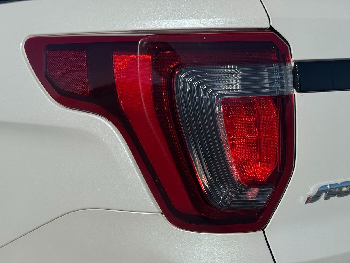 2018 Ford Explorer Sport photo 19