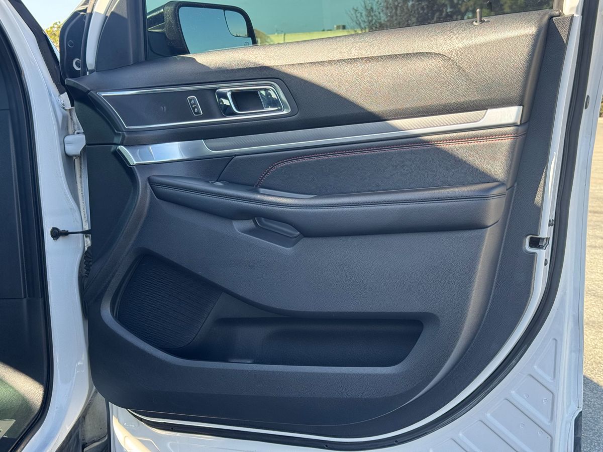 2018 Ford Explorer Sport photo 22