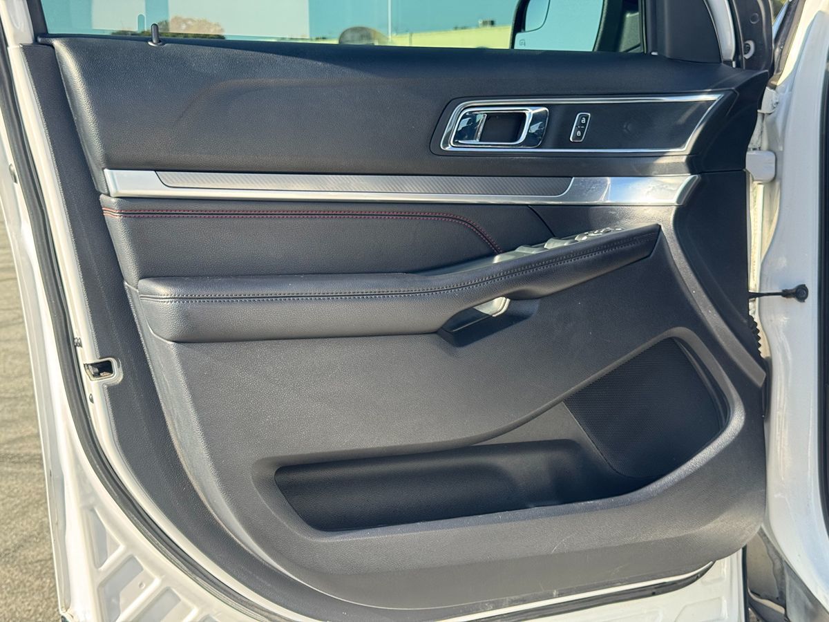 2018 Ford Explorer Sport photo 28