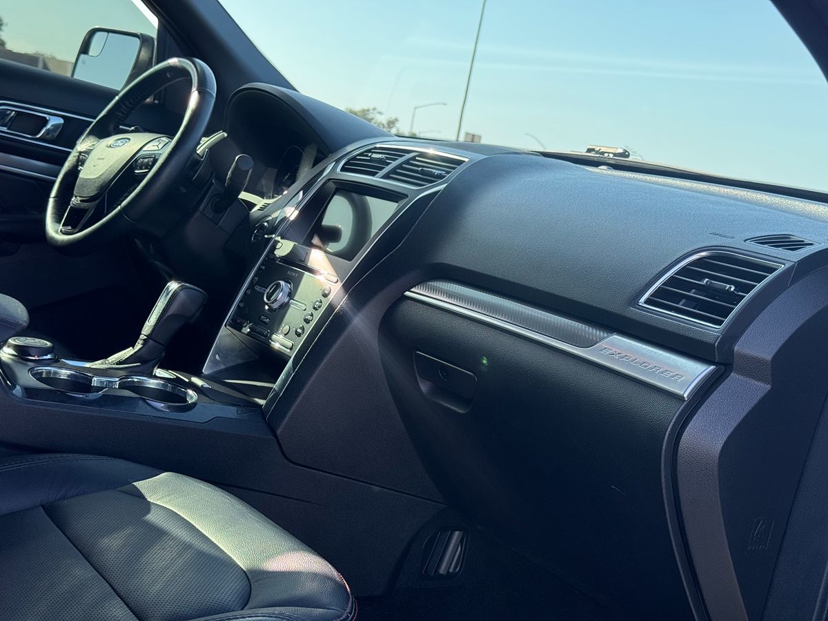 2018 Ford Explorer Sport photo 36
