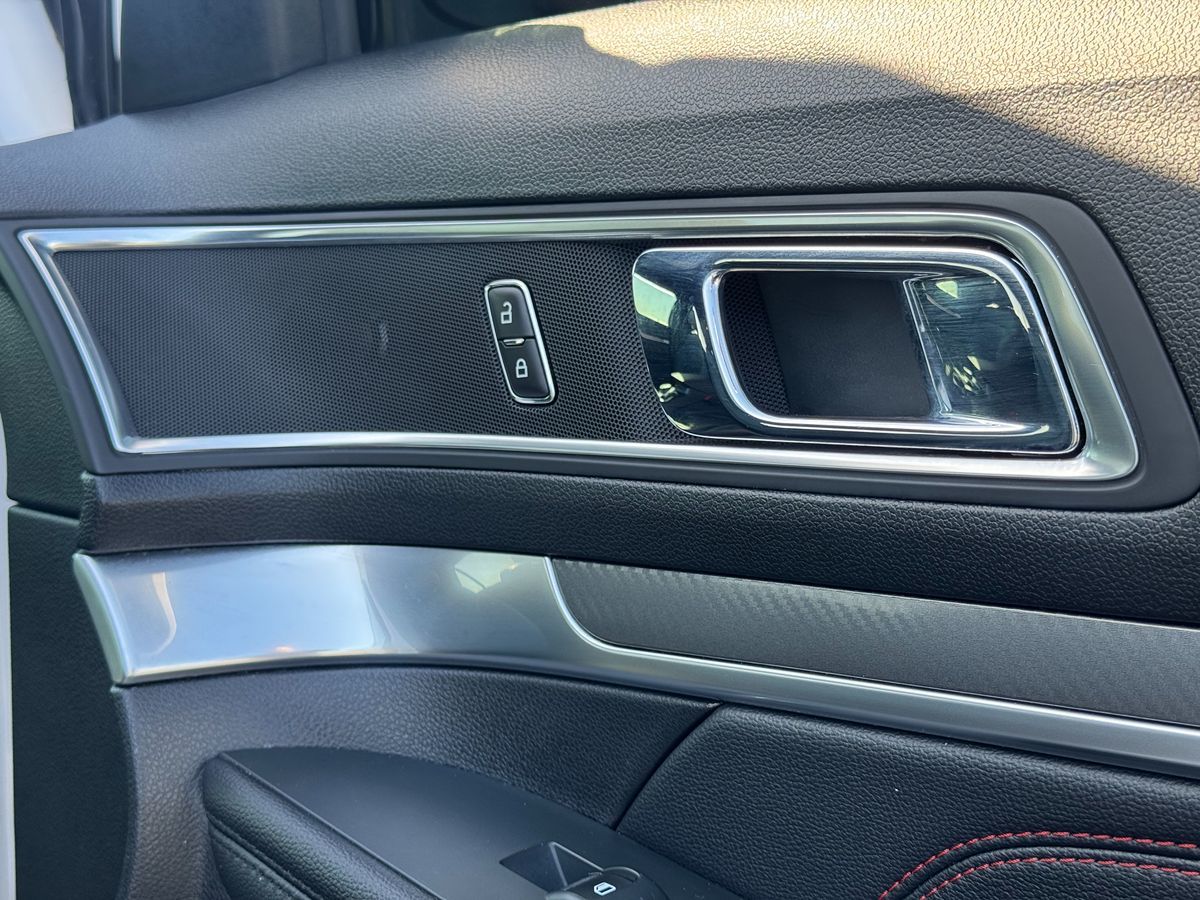 2018 Ford Explorer Sport photo 39