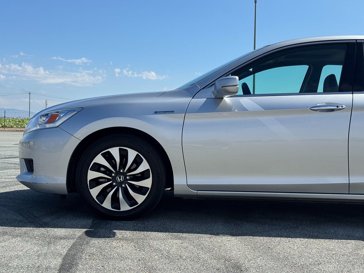 2014 Honda Accord Hybrid Touring photo 2