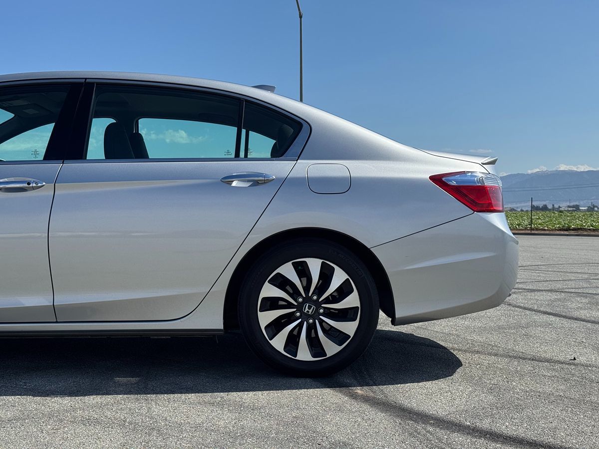 2014 Honda Accord Hybrid Touring photo 3