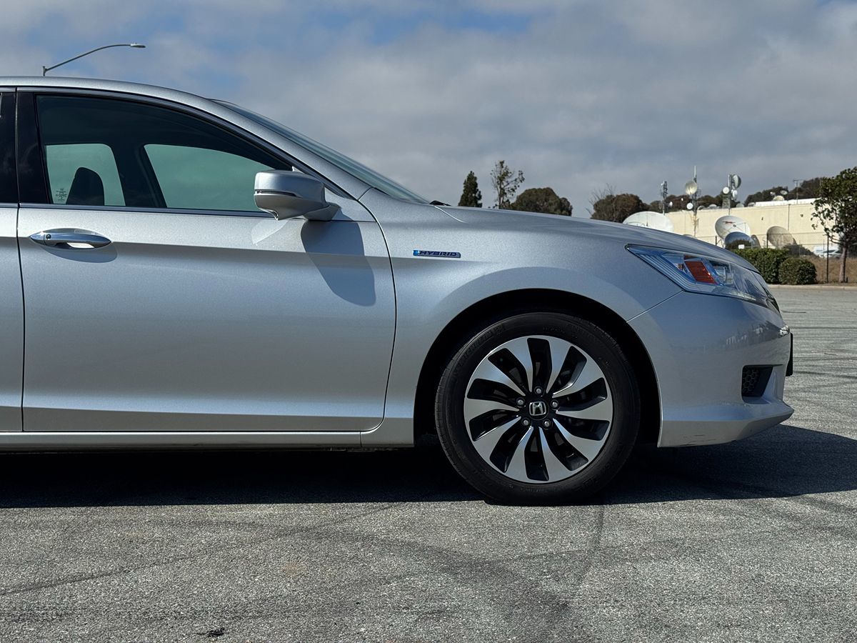 2014 Honda Accord Hybrid Touring photo 9