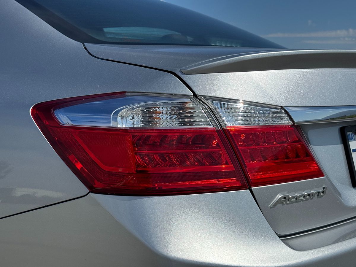2014 Honda Accord Hybrid Touring photo 18