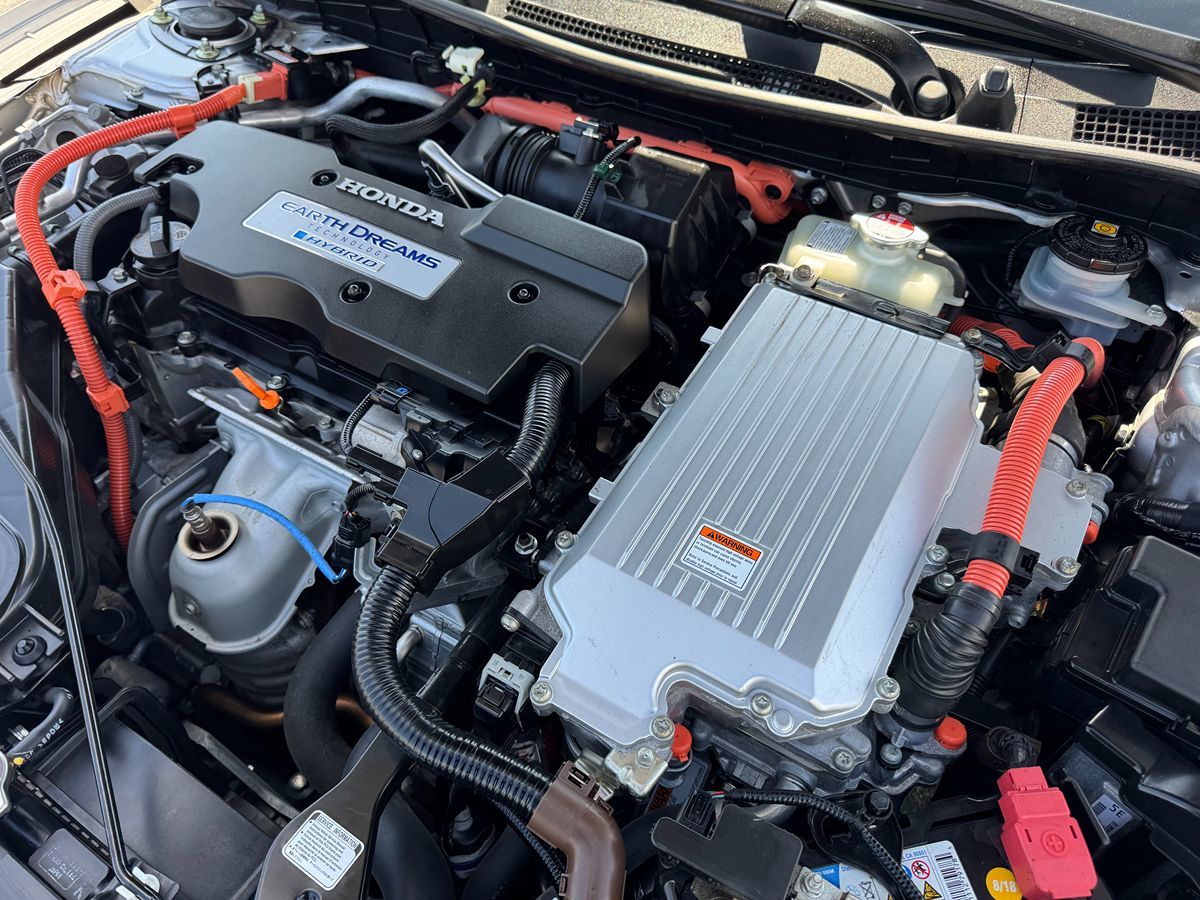 2014 Honda Accord Hybrid Touring photo 27