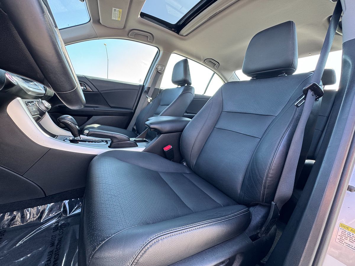 2014 Honda Accord Hybrid Touring photo 28