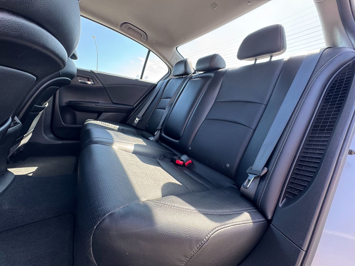 2014 Honda Accord Hybrid Touring photo 29