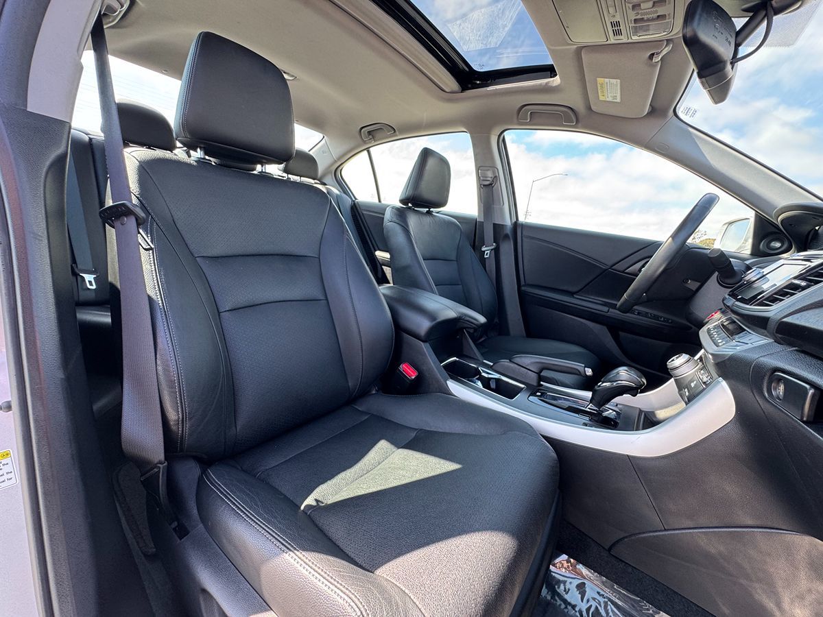 2014 Honda Accord Hybrid Touring photo 31