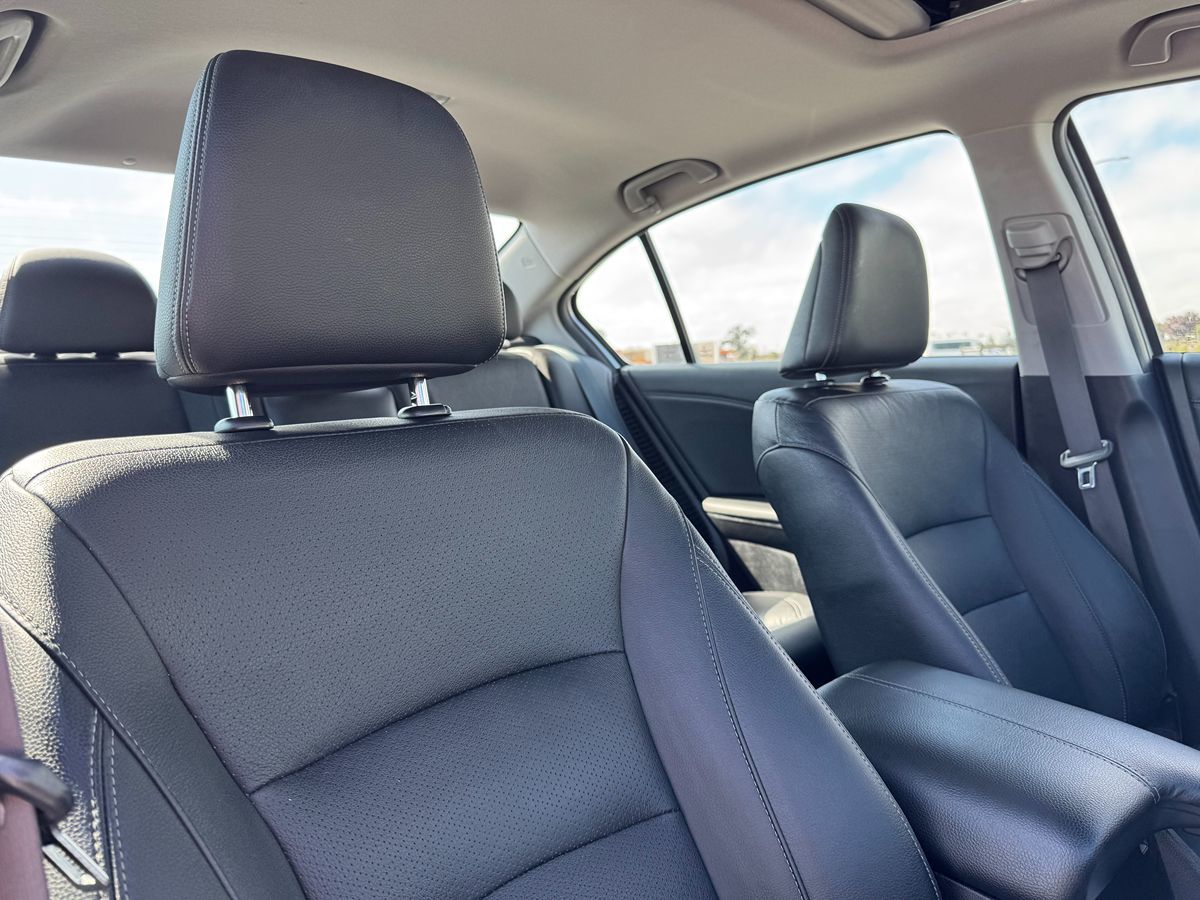2014 Honda Accord Hybrid Touring photo 34