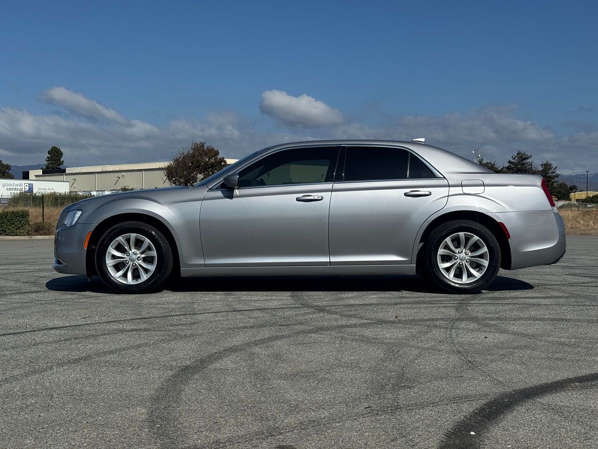 2015 Chrysler 300 Limited photo 2