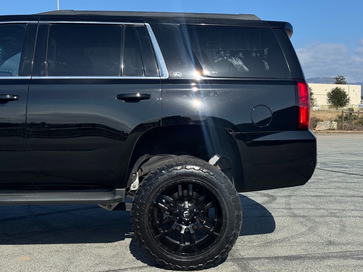 2017 Chevrolet Tahoe LT photo 2