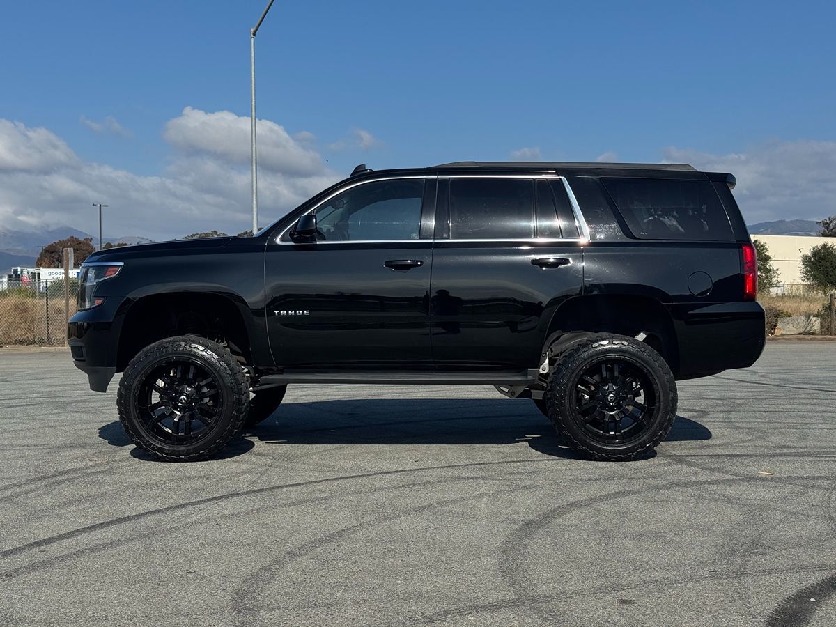 2017 Chevrolet Tahoe LT photo 3