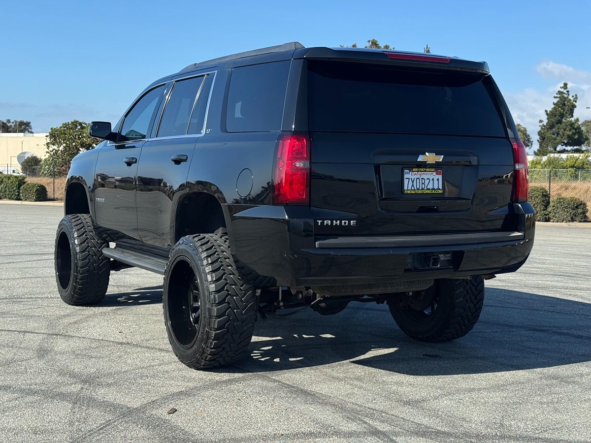 2017 Chevrolet Tahoe LT photo 4