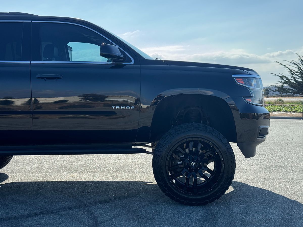 2017 Chevrolet Tahoe LT photo 8
