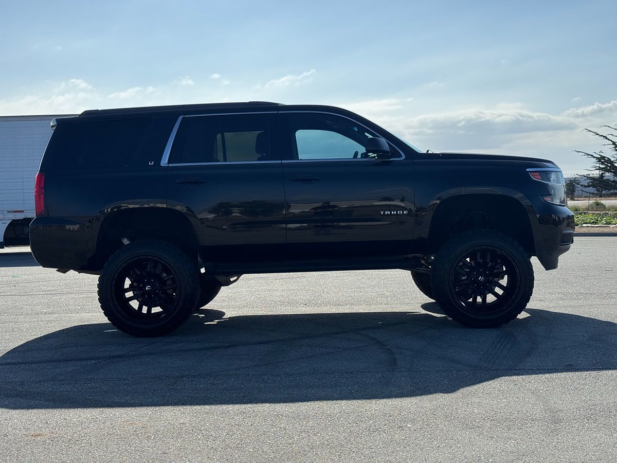 2017 Chevrolet Tahoe LT photo 9
