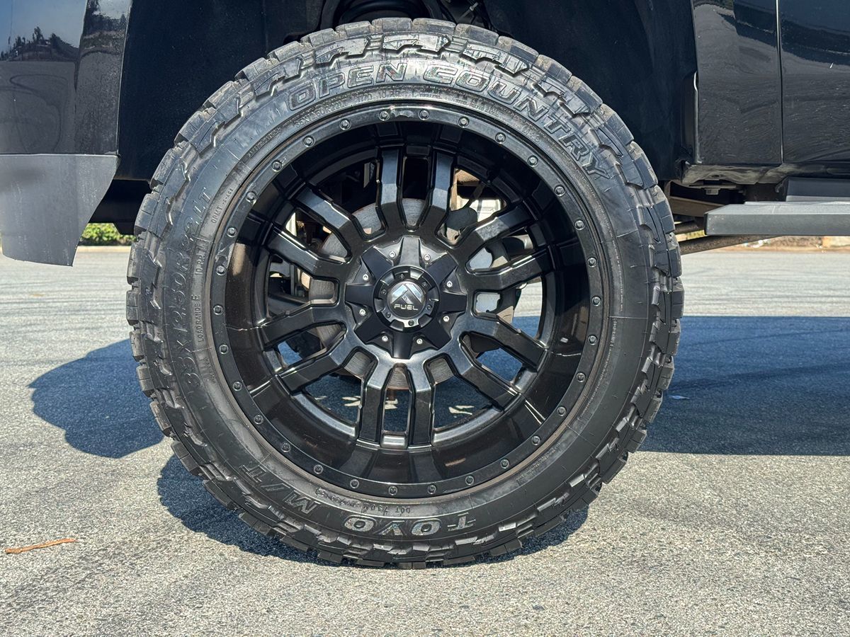 2017 Chevrolet Tahoe LT photo 14