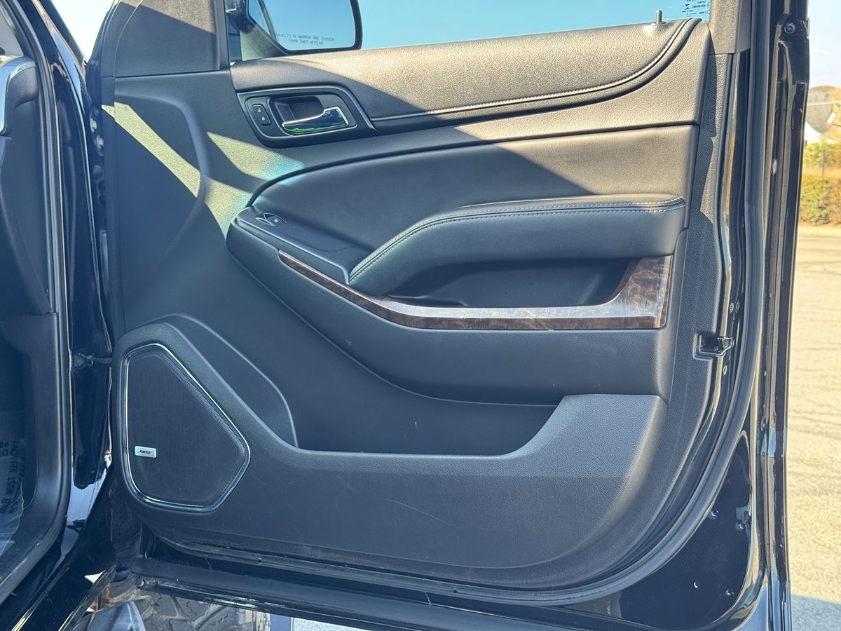 2017 Chevrolet Tahoe LT photo 17