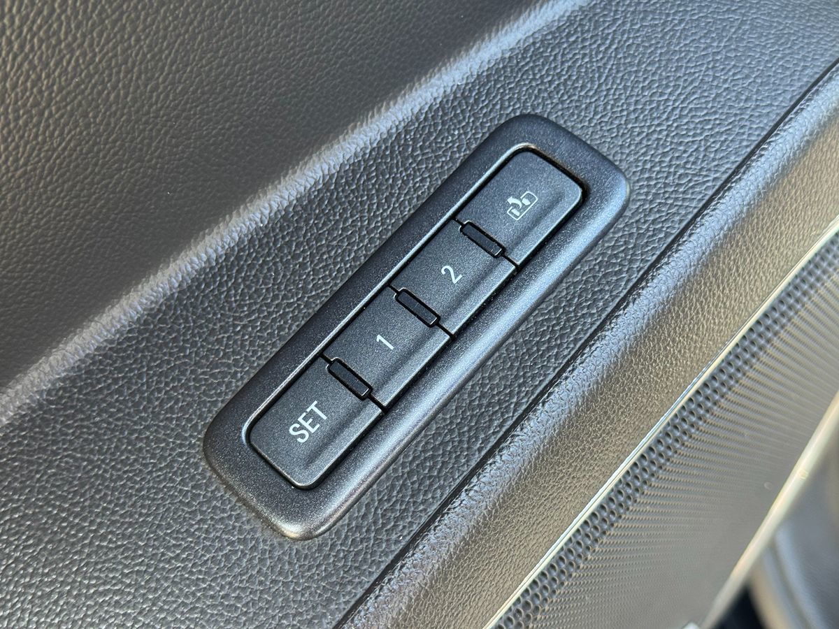 2017 Chevrolet Tahoe LT photo 24